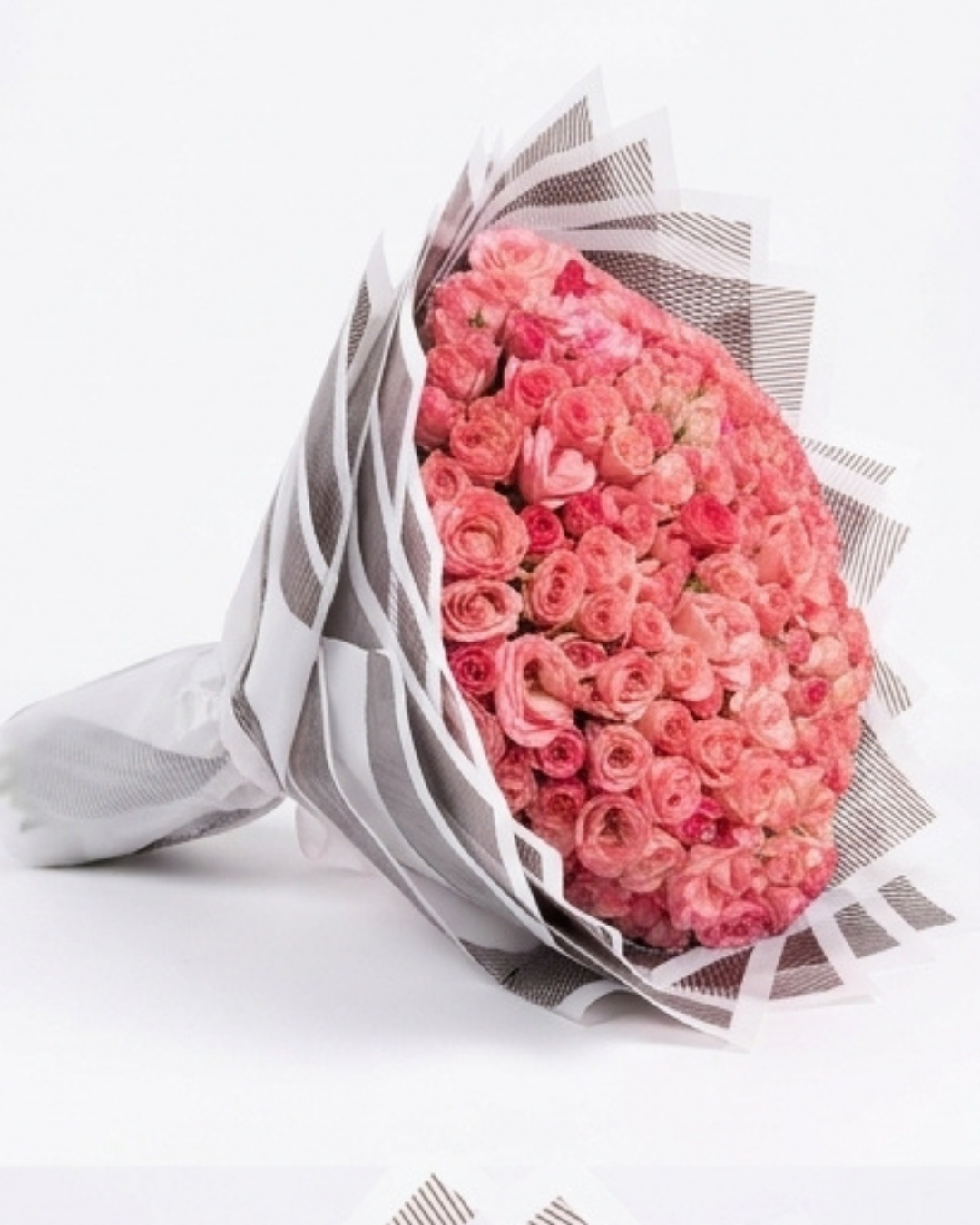Soft Blush Elegance 100 Pink Rose Luxury Bouquet detail 2