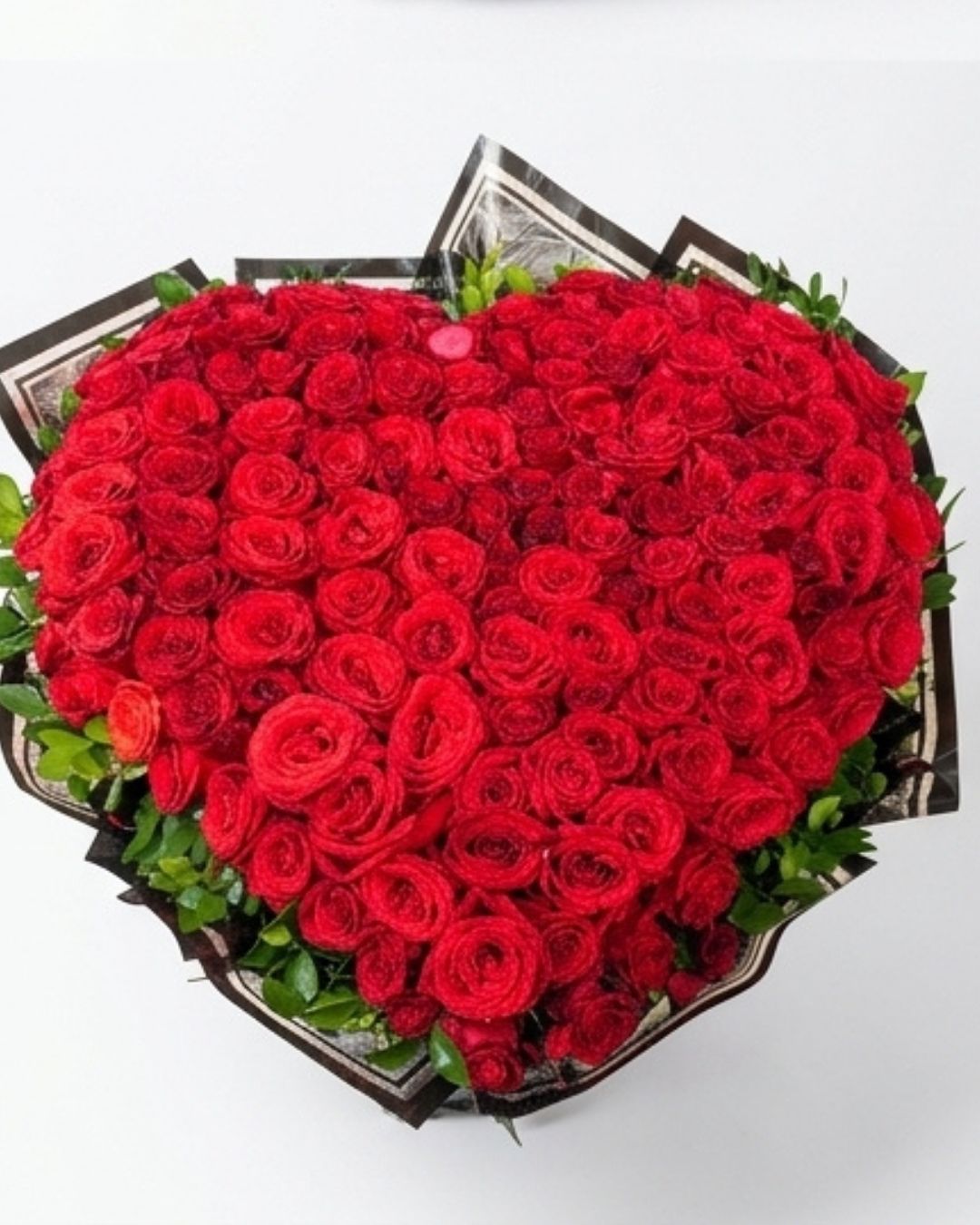 Heart of Passion Red Rose Luxury Bouquet detail 3