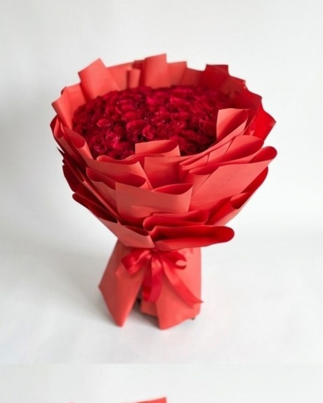 Crimson Passion 100 Red Rose Luxury Bouquet detail 2