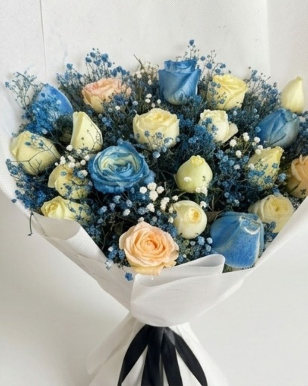 Cerulean Dream Blue & Cream Rose Luxury Bouquet detail 3
