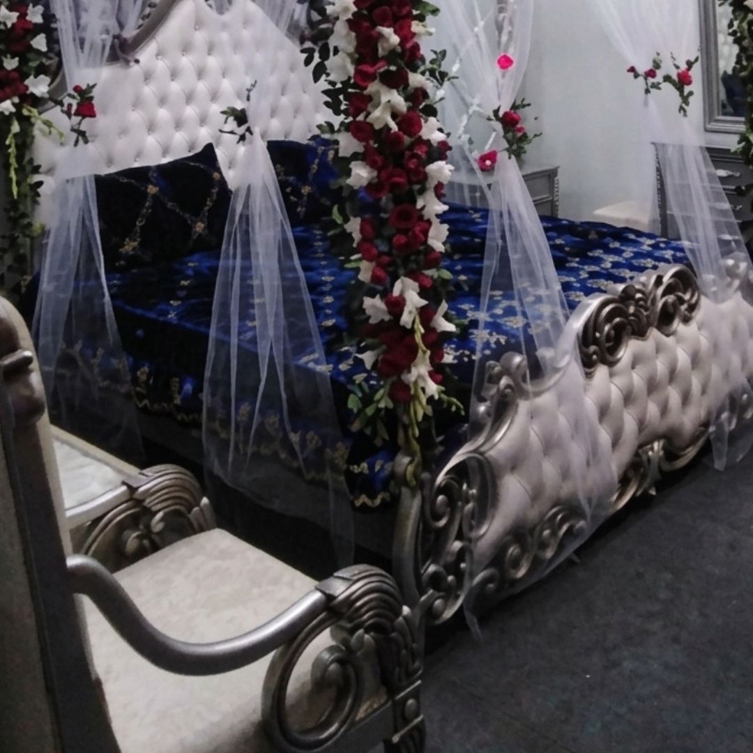 Fresh Flower Masehri & Red Rose Canopy Bed Bridal Room Decor