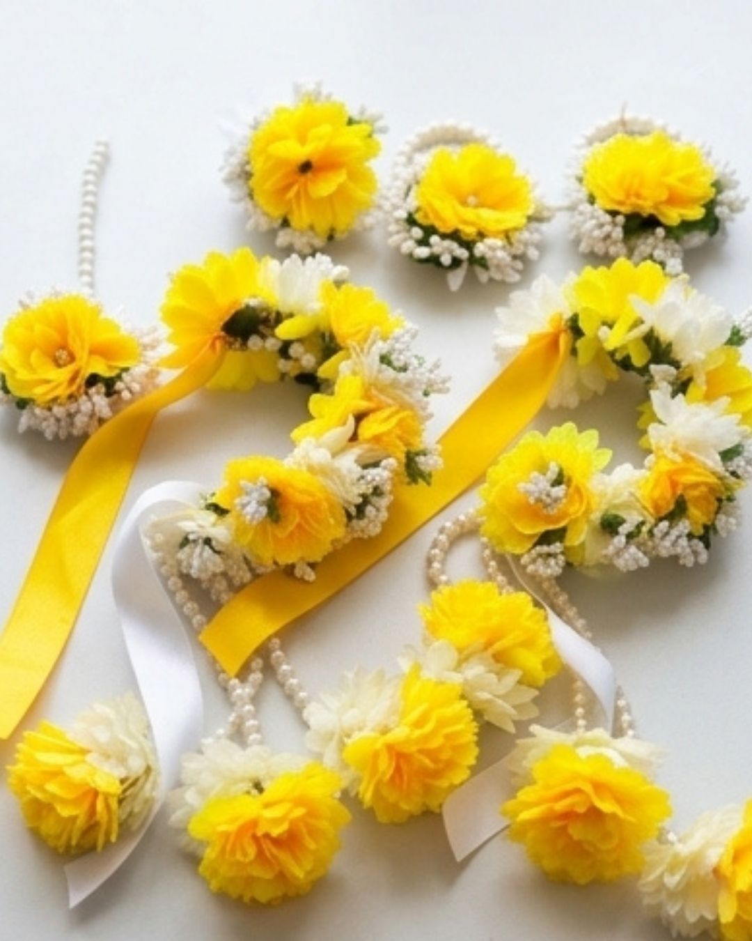 Sunshine Yellow & White Complete Traditional Floral Jewelry Set detail 2