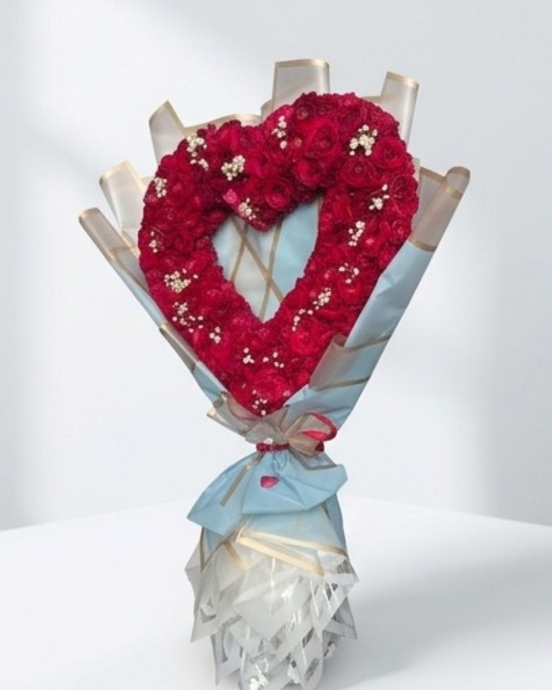 Eternal Heart Red Rose Luxury Bouquet detail 2