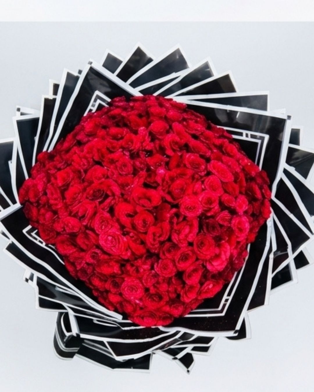 Eternal Passion 100 Red Rose Luxury Bouquet detail 4