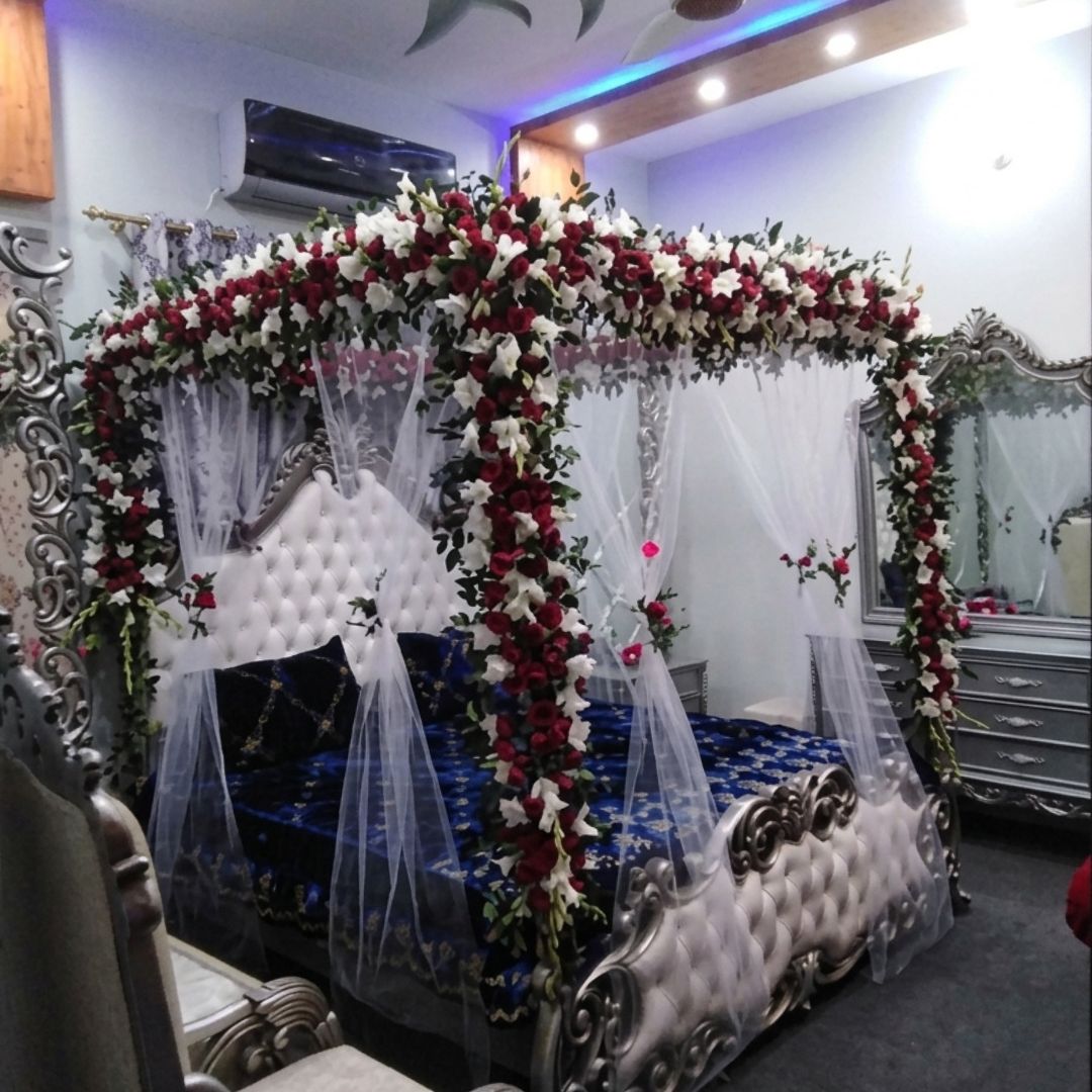 Fresh Flower Masehri & Red Rose Canopy Bed Bridal Room Decor