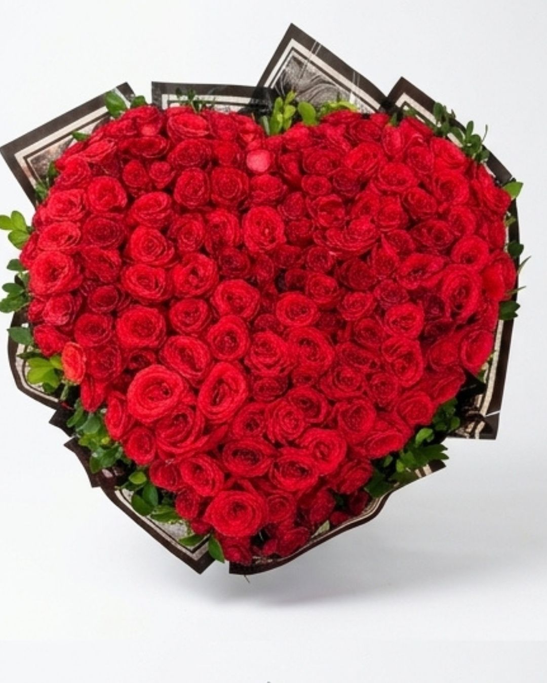 Heart of Passion Red Rose Luxury Bouquet detail 2