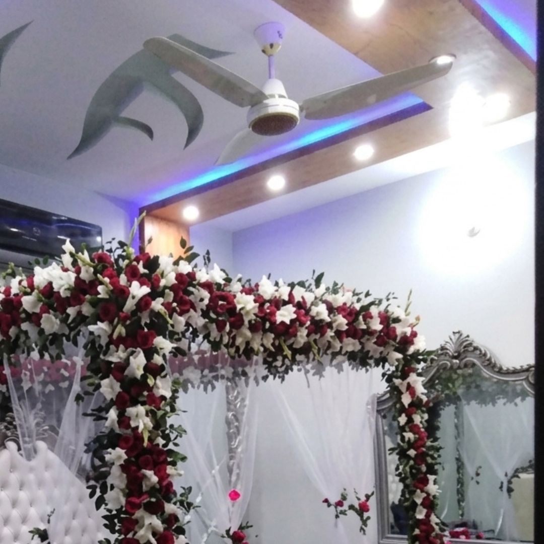 Fresh Flower Masehri & Red Rose Canopy Bed Bridal Room Decor
