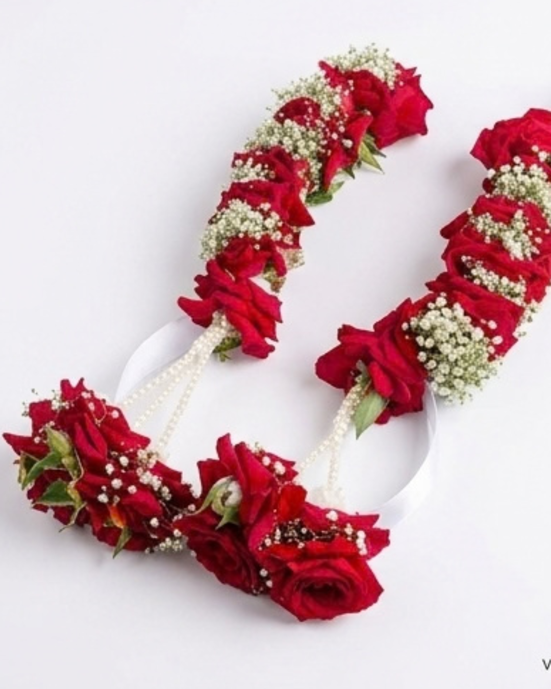 Red Rose and Baby's Breath Fresh Gajra detail 3