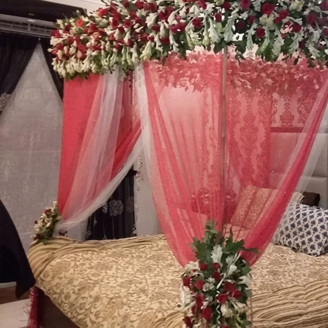 : Luxury Canopy Fresh & Artificial Flower Masehri Bridal Bed Decor