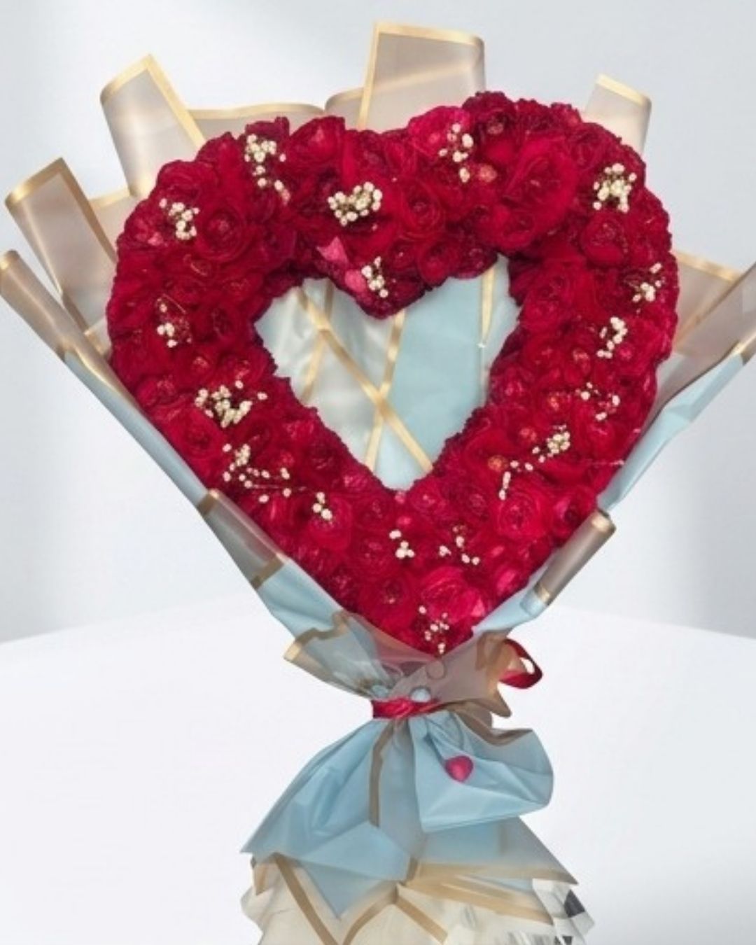 Eternal Heart Red Rose Luxury Bouquet detail 3