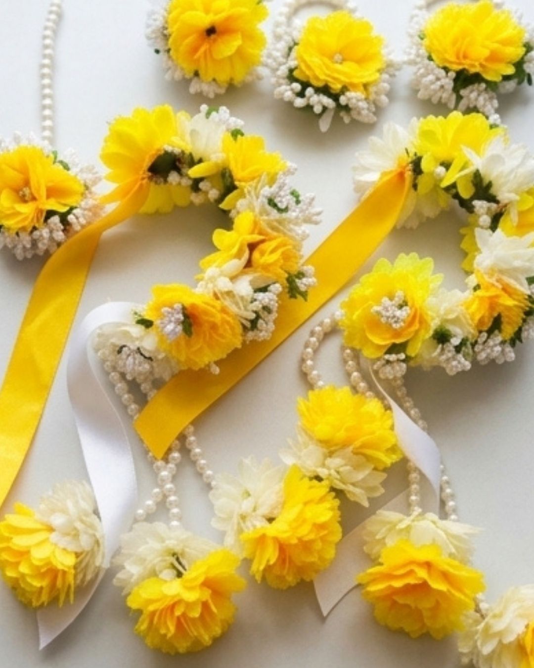 Sunshine Yellow & White Complete Traditional Floral Jewelry Set detail 3