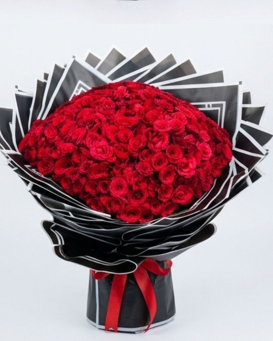Eternal Passion 100 Red Rose Luxury Bouquet detail 2