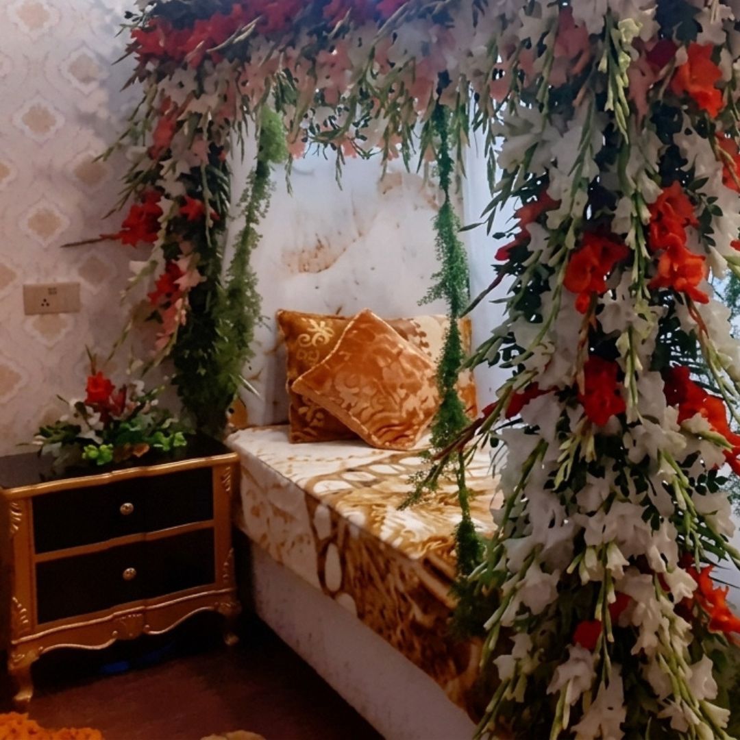 Majestic Red, Orange & White Floral Canopy Bed Bridal Room Decor