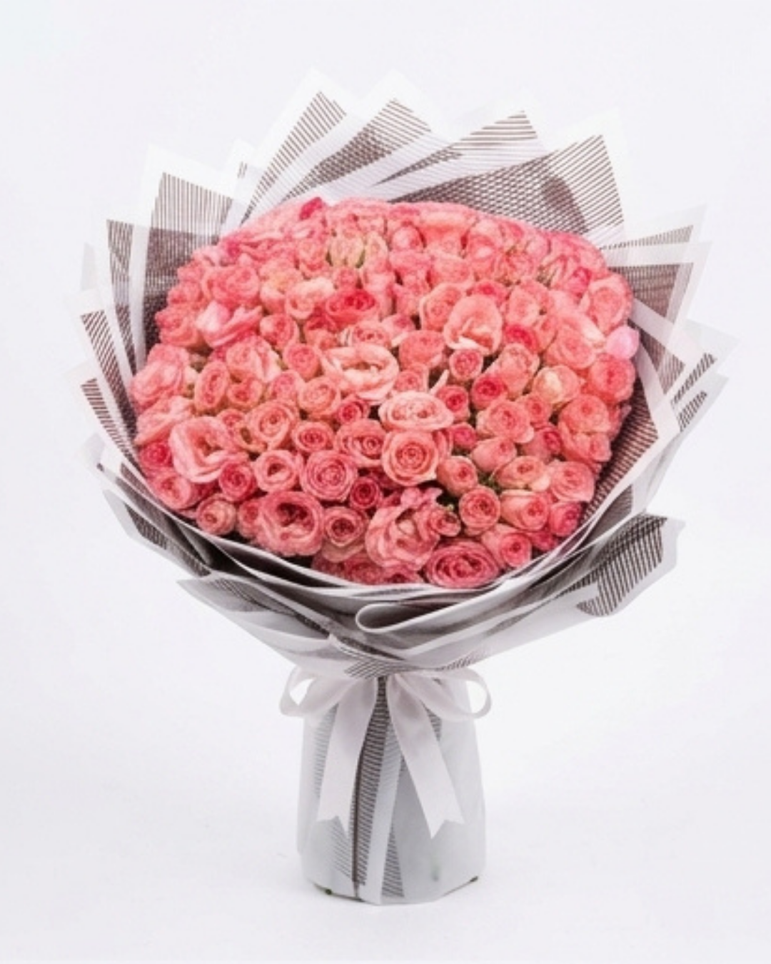 Soft Blush Elegance 100 Pink Rose Luxury Bouquet detail 3