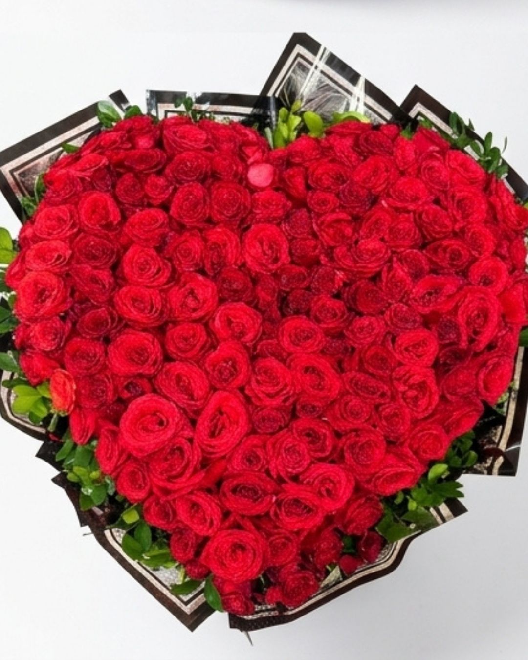 Heart of Passion Red Rose Luxury Bouquet detail 4